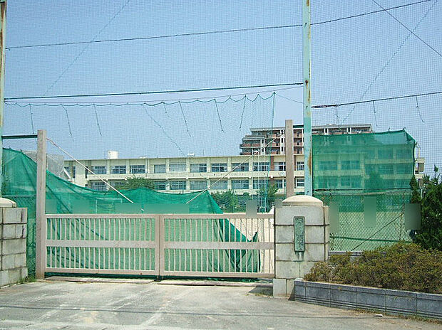 岩倉市立岩倉中学校(約1,000m)