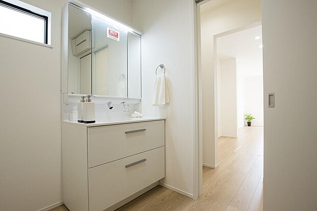 【洗面】暮らしを快適に変える、シャワー付き洗面化粧台♪