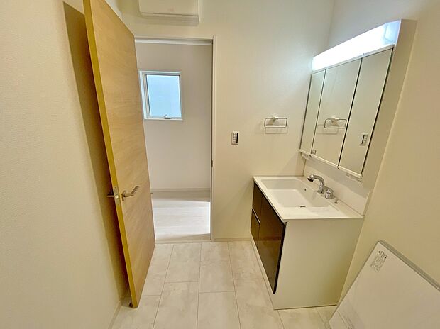 【洗面】暮らしを快適に変える、シャワー付き洗面化粧台♪