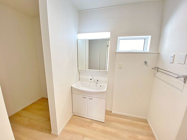 【洗面】暮らしを快適に変える、シャワー付き洗面化粧台♪