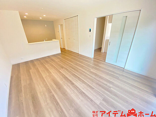 【リビング】平日・土日問わずご案内致します!お気軽にお問合わせ下さい♪