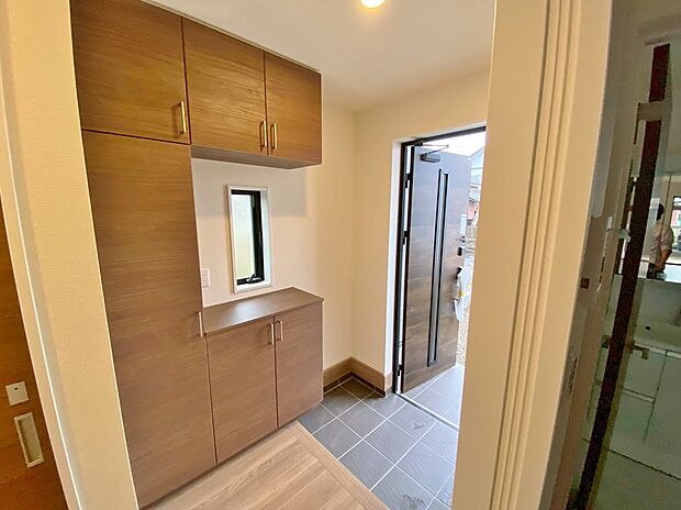 【玄関】平日・土日問わずご案内致します!お気軽にお問合わせ下さい♪