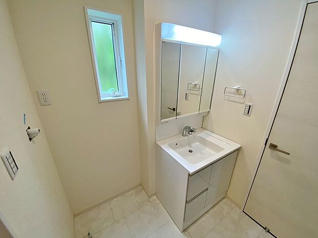 【洗面】暮らしを快適に変える、シャワー付き洗面化粧台♪