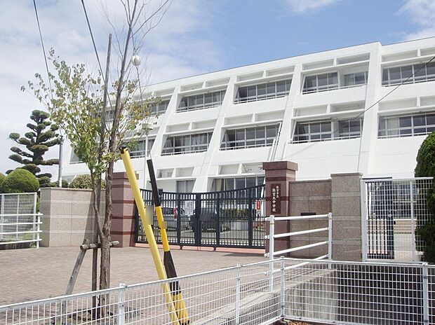 弥富市立弥富北中学校（約1,100m）