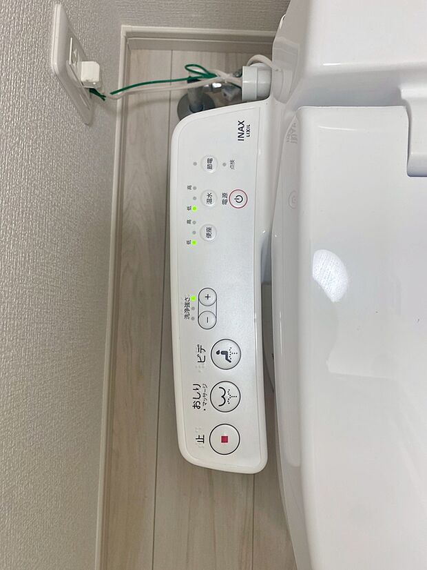 【温水洗浄便座】温水での洗浄機能がついておりますので清潔かつ衛生面も安心です。