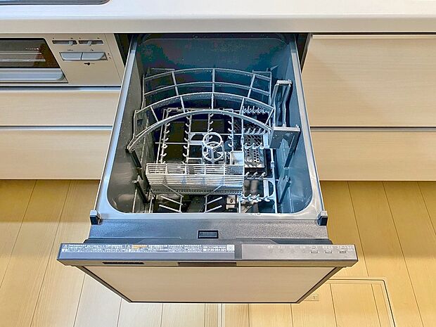 【同仕様写真　食器洗乾燥機】手間・時間をかけず、効率よく食器類を洗浄♪家事の時間を大幅に短縮出来ます。