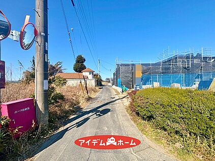■西側前面道路■