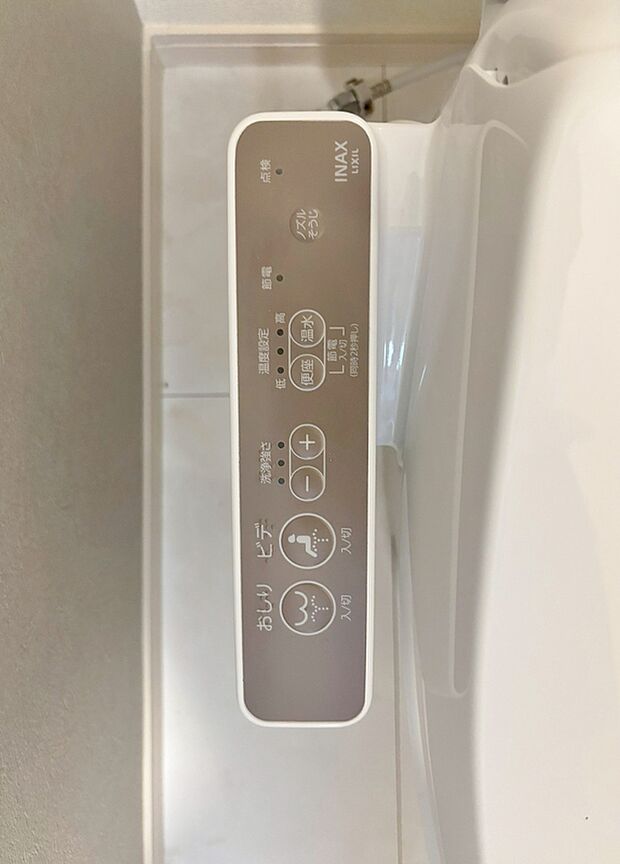 【3号棟　温水洗浄便座】温水での洗浄機能がついておりますので清潔かつ衛生面も安心です。