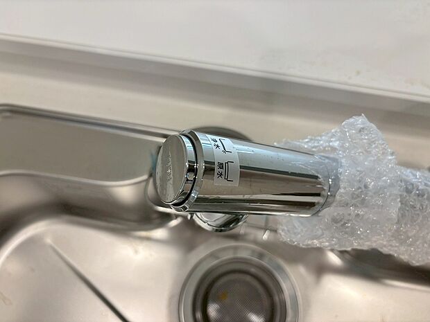 【3号棟　浄水器内蔵型水栓】しっかりと塩素を除去。毎日おいしいお水を楽しめます。
塩素によるお野菜のビタミン破壊も抑止出来ます。
