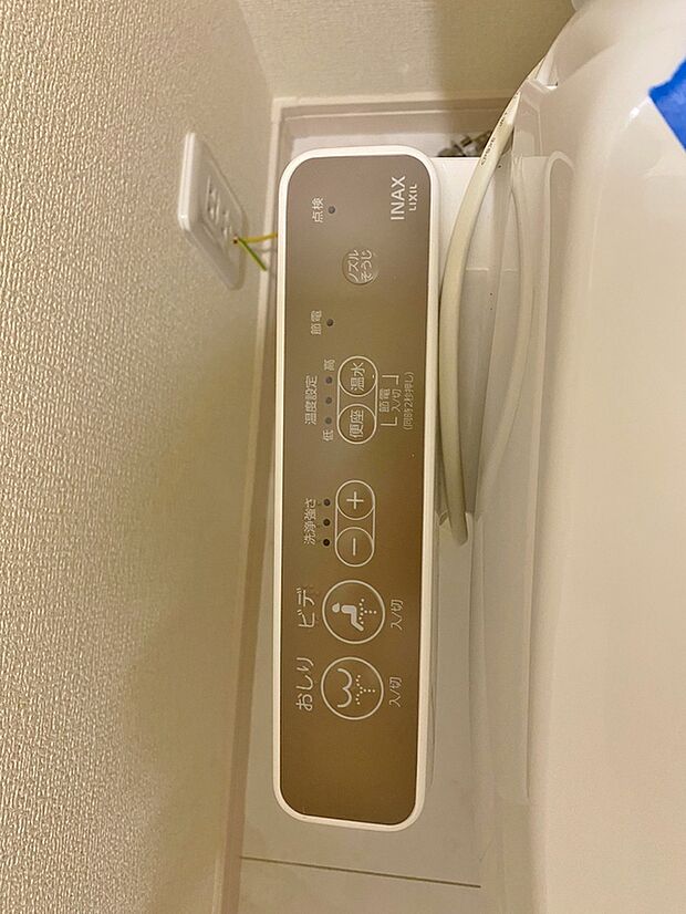 【同仕様写真　温水洗浄便座】手間・時間をかけず、効率よく食器類を洗浄♪家事の時間を大幅に短縮出来ます。
かつ節水効果にも優れた食洗機を標準装備。スライド式なので場所も取りません。
