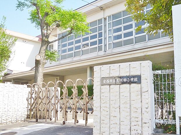 愛西市立北河田小学校(約1,400m)