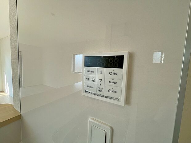 【3号棟 ■オートバス■】ボタンひとつでお湯はり、追い炊き、温度調整まで可能です。
キッチンからの操作も出来ますので大変便利です。