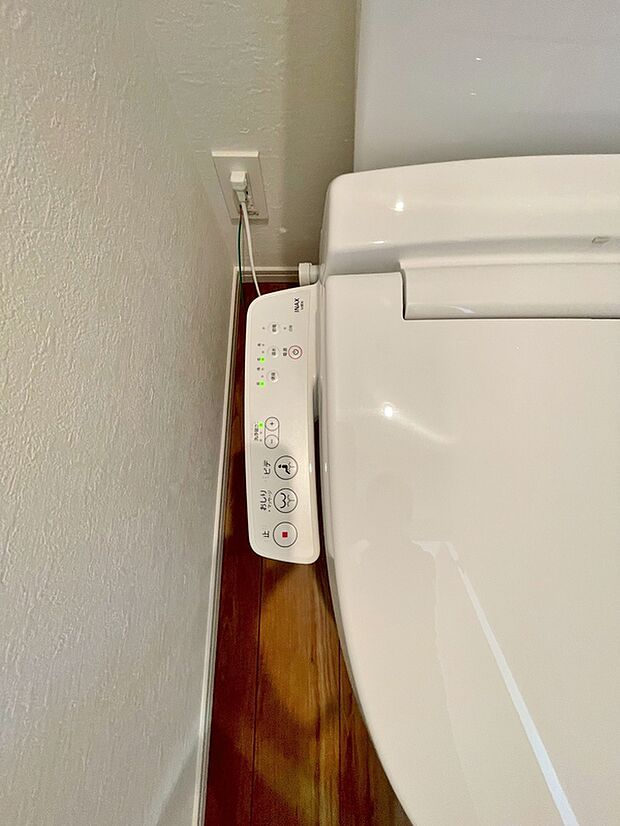 【温水洗浄便座】温水での洗浄機能がついておりますので清潔かつ衛生面も安心です。