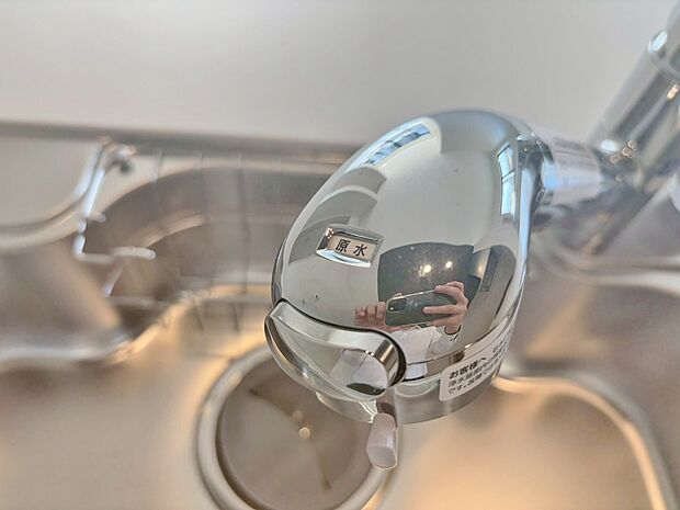 【1号棟　浄水器内蔵型水栓】しっかりと塩素を除去。毎日おいしいお水を楽しめます。
塩素によるお野菜のビタミン破壊も抑止出来ます。