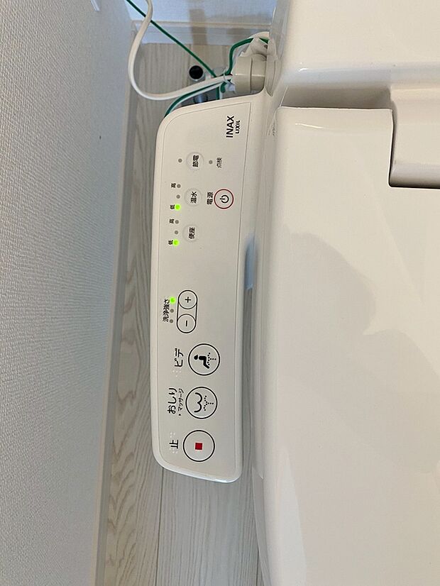 【同仕様写真　温水洗浄便座】温水での洗浄機能がついておりますので清潔かつ衛生面も安心です。
