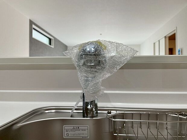 【1号棟　■浄水器内蔵型水栓■】しっかりと塩素を除去。毎日おいしいお水を楽しめます。
塩素によるお野菜のビタミン破壊も抑止出来ます。
