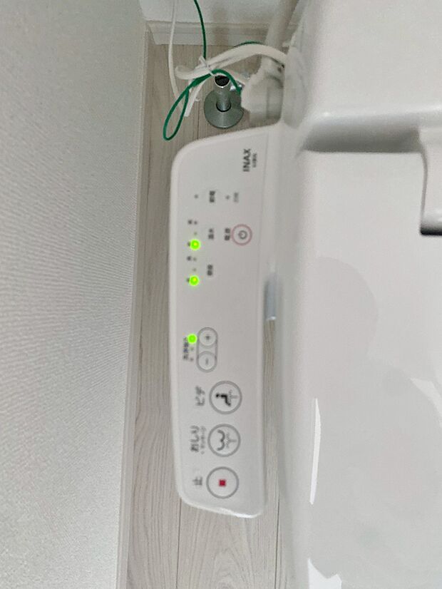 【■3号棟■　温水洗浄便座】温水での洗浄機能がついておりますので清潔かつ衛生面も安心です。