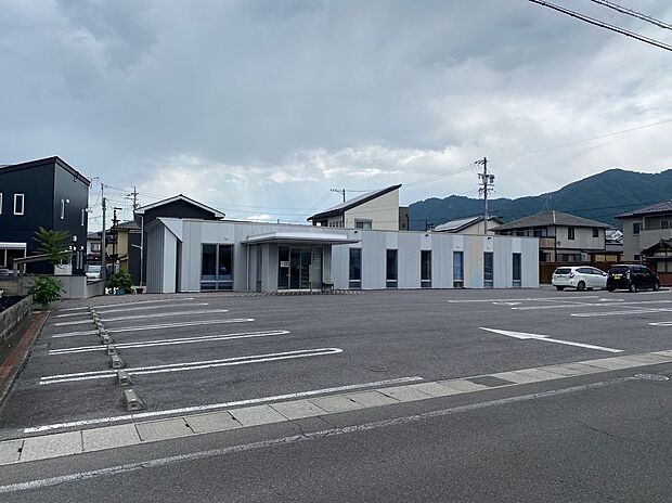 クリニック岡田（約70m）