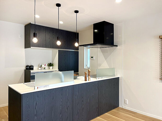 【キッチン】ブラックのキッチンが落ち着いた雰囲気に。
【4号棟】
キッチン(2024年2月)撮影