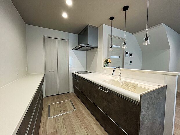 〈3号〉
【キッチン】パントリー付きのキッチン。食材のストック場所に困りません。
内観(2024年2月撮影)