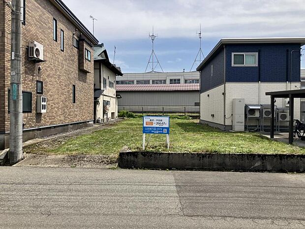 約80坪のゆとりのある敷地です。