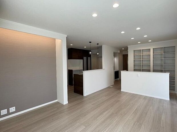 【(S棟)】家族で共有しで使えるワークスペースがあるLDK。(2025年6月撮影)