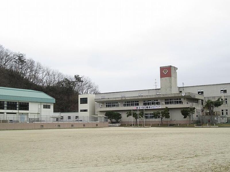 宮古小学校／約330～350m（徒歩5分）