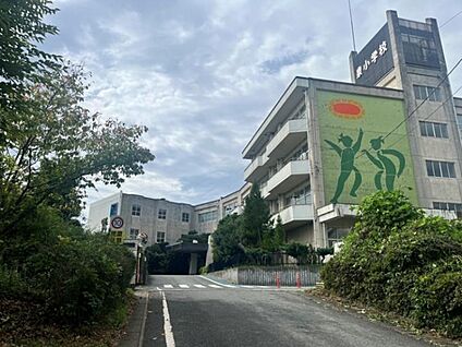 いわき市立泉小学校 約1370～1390m(徒歩18分)
