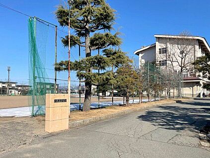 山形市立金井中学校 1210m