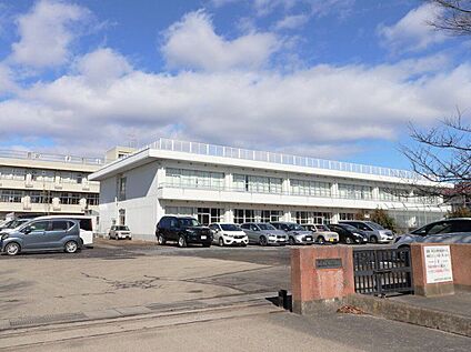 田子小学校 240m