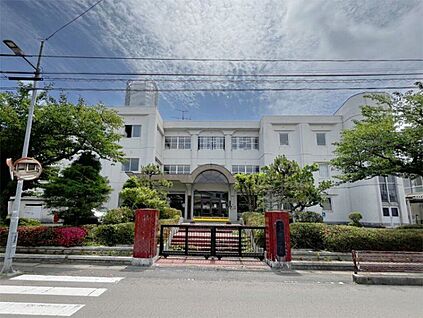 岩沼市立岩沼小学校 580m