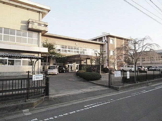 福島第三小学校(約1,540m)