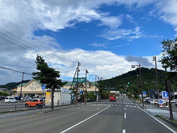 現地から570~630にある飯盛山までの通りの景色(約630m)