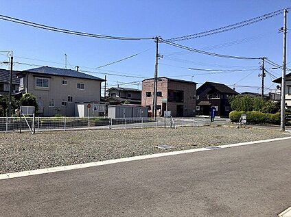 前面道路含む外観
