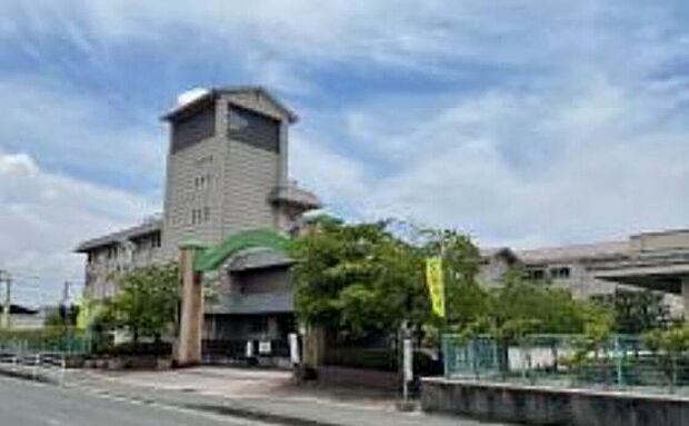 岡山市立御南小学校（約1m）