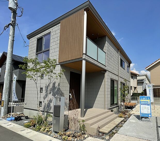 【外観~4号地~】今保II4号地。グレーの外壁、2階の格子でオシャレかつ高級感のある外観に！2階バルコニーに格子があるので、外干ししても安心！