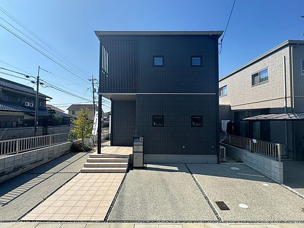 【外観写真2】スタイリッシュな外観です。(2024年11月撮影)