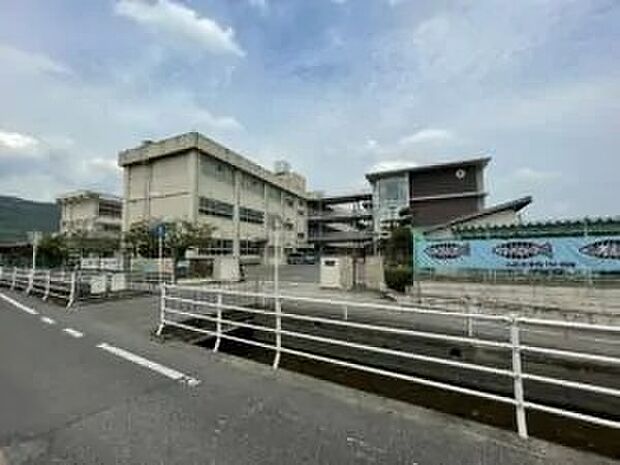 岡山市高島小学校（約190m）