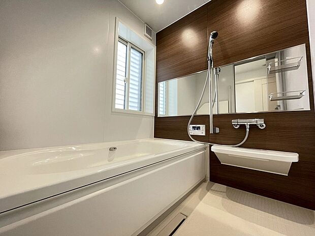 【浴室】洗面・浴室もホワイトカラーの明るい雰囲気になっています！