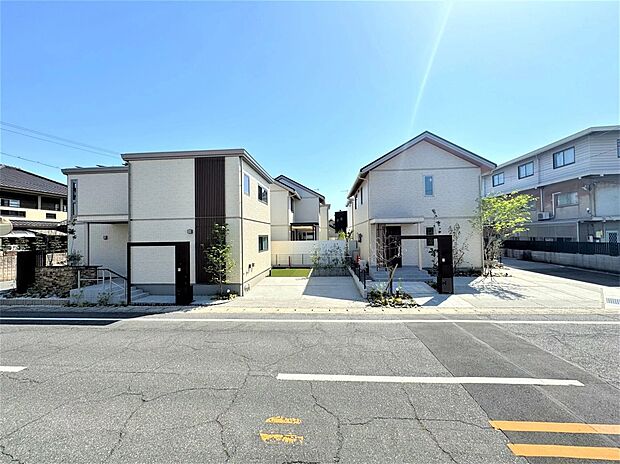 【分譲住宅外観】統一した外構計画。素敵な街並みです♪