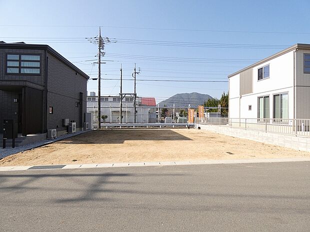 前面道路も広々としています。(2026年1月撮影)