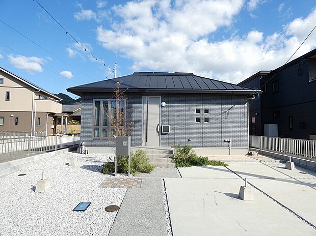 【4号地】寄棟屋根の平屋建ての家です。（2025年10月）撮影