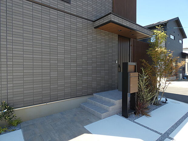 宅配ボックス完備。(2026年4月撮影)