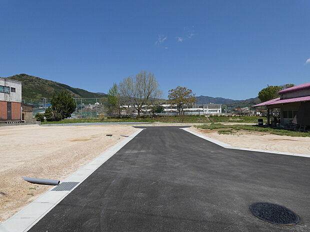分譲地から小学校が見えます！（2026年4月撮影）