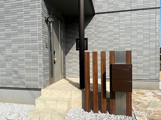 【外観】宅配ボックスを設置しております!(2025年4月)撮影