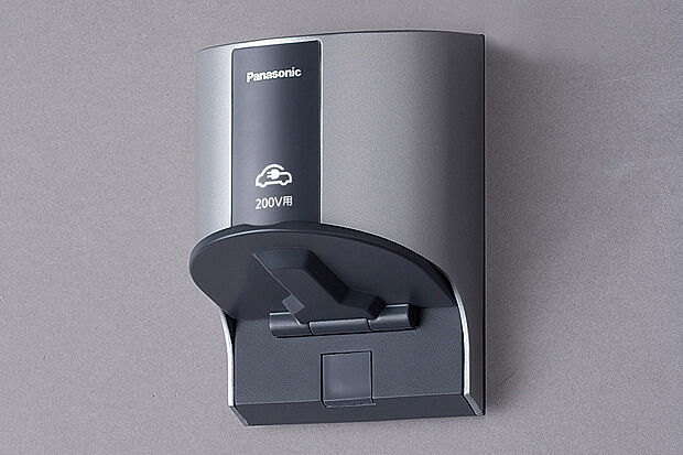 【電気自動車用コンセント】ソーラーの電力で自動車を充電できて経済的。