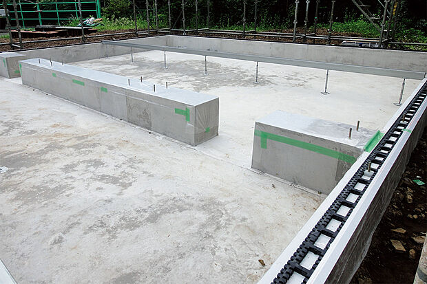 【ベタ基礎】液状化に強い、建物を面で支えるベタ基礎。