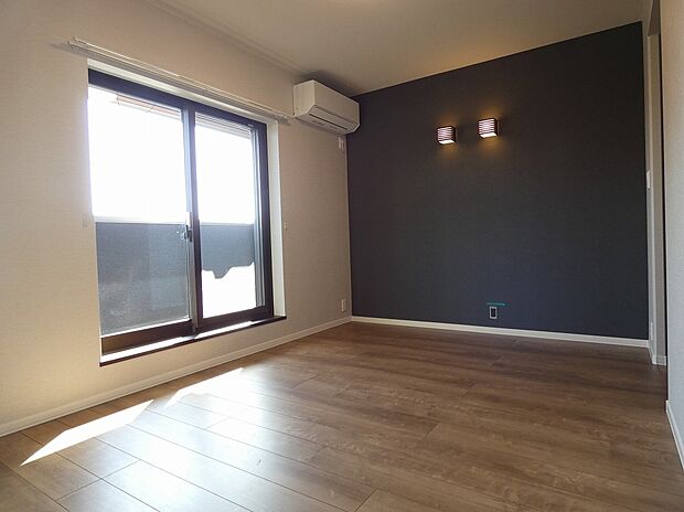 【寝室】落ち着いた雰囲気の寝室です。（2025年11月撮影）