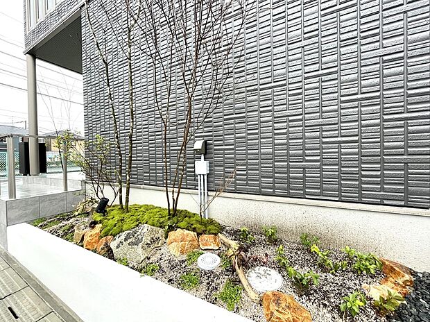 【現地外観写真】☆1号地
シンプルな中にもデザイン性の光る外観。毎日の帰宅が楽しみになりそうです。
