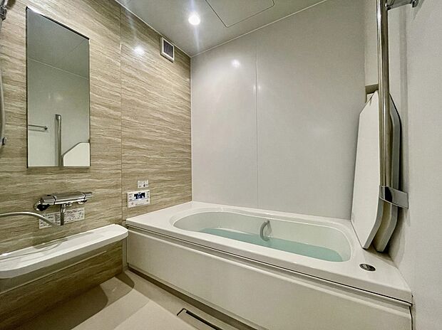 【★浴室(5号地)】広々とした浴室で一日の疲れをゆっくり癒せます。
快適なバスタイムをサポートする設備が充実♪